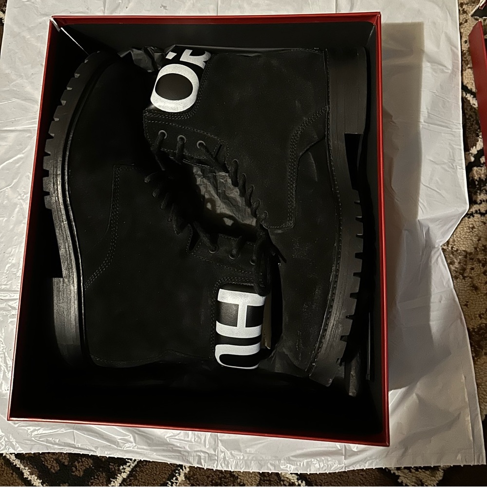Hugo Boss Explore Boots Size 11

Selling for $120